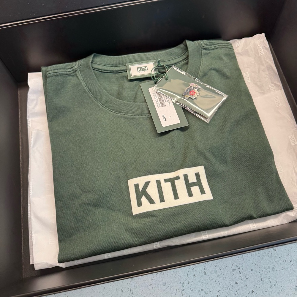 ( ❌ SOLD )KITH Vitality Loyalty Classic Logo Tee Green in Large with Box